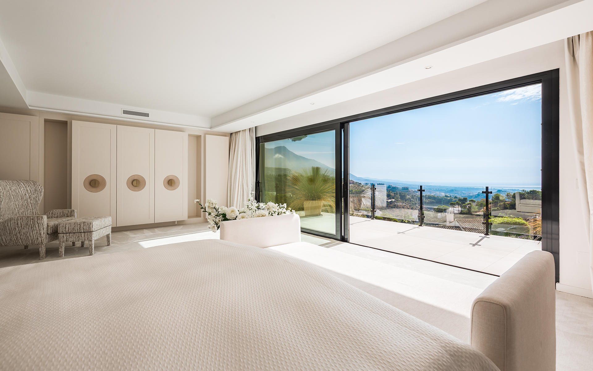ELEGANTE VILLA TOTALMENTE REFORMADA CON CASA DE INVITADOS Y VISTAS PANORÁMICAS EN EL MADROÑAL - MALAGA — imagen 4