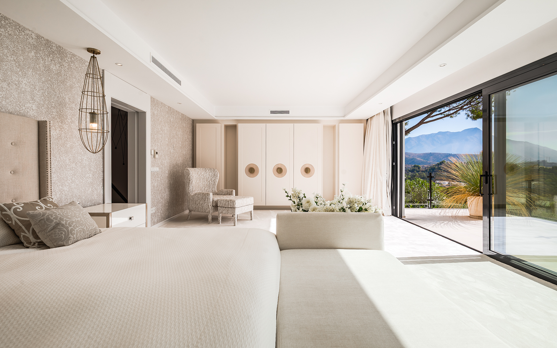 ELEGANTE VILLA TOTALMENTE REFORMADA CON CASA DE INVITADOS Y VISTAS PANORÁMICAS EN EL MADROÑAL - MALAGA — imagen 5