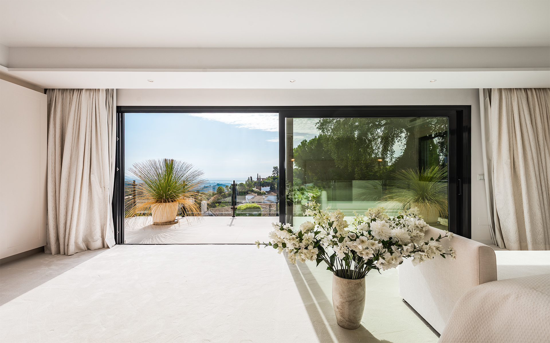 ELEGANTE VILLA TOTALMENTE REFORMADA CON CASA DE INVITADOS Y VISTAS PANORÁMICAS EN EL MADROÑAL - MALAGA — imagen 6
