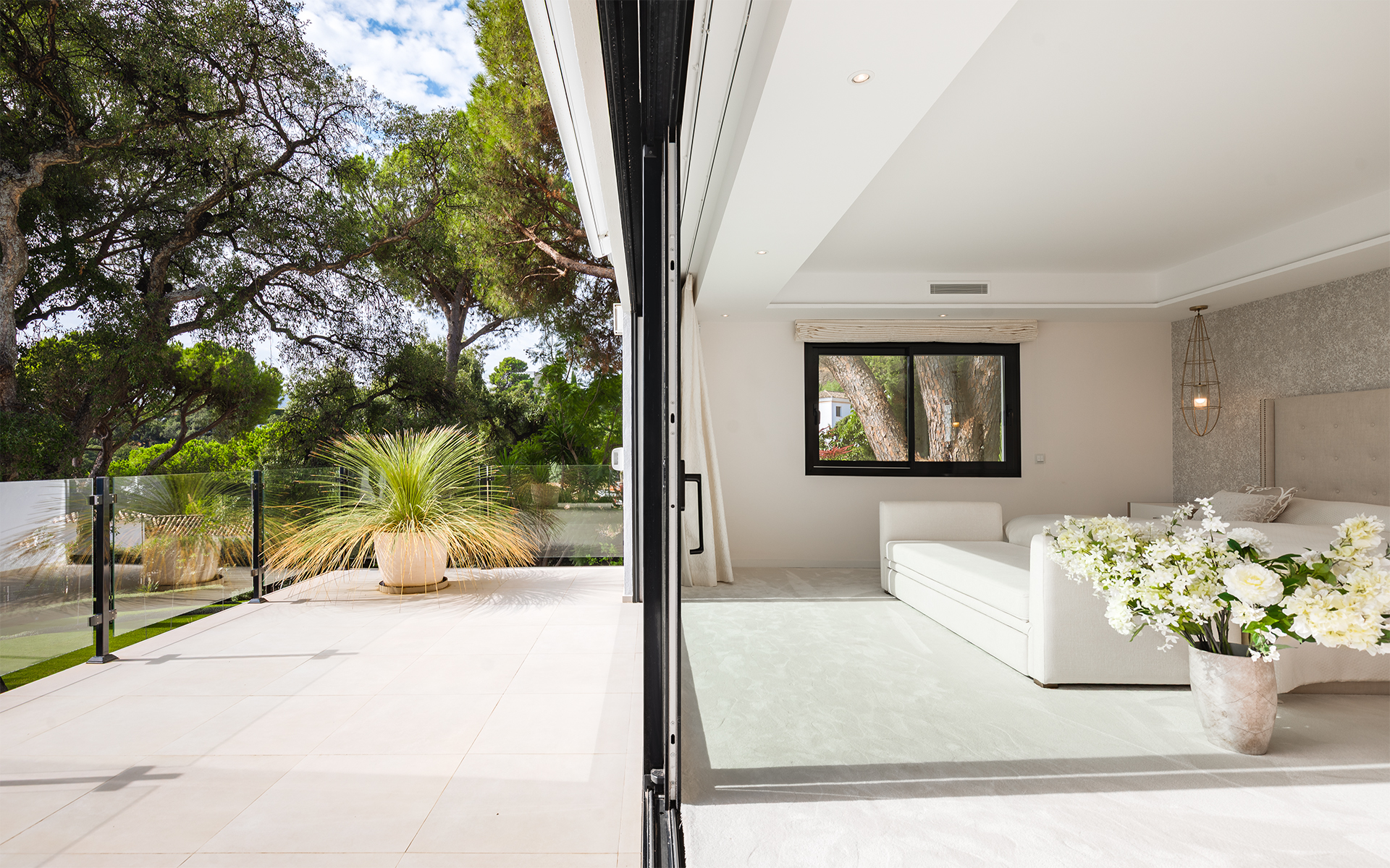 ELEGANTE VILLA TOTALMENTE REFORMADA CON CASA DE INVITADOS Y VISTAS PANORÁMICAS EN EL MADROÑAL - MALAGA — imagen 7