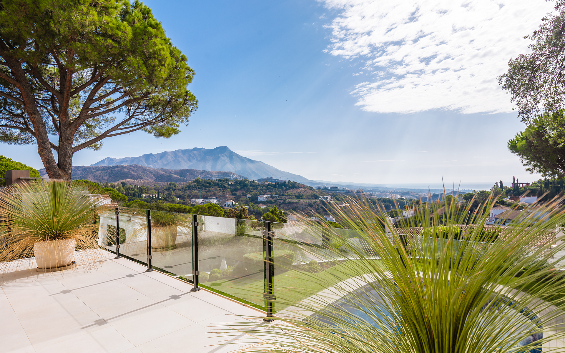 ELEGANTE VILLA TOTALMENTE REFORMADA CON CASA DE INVITADOS Y VISTAS PANORÁMICAS EN EL MADROÑAL - MALAGA — imagen 8