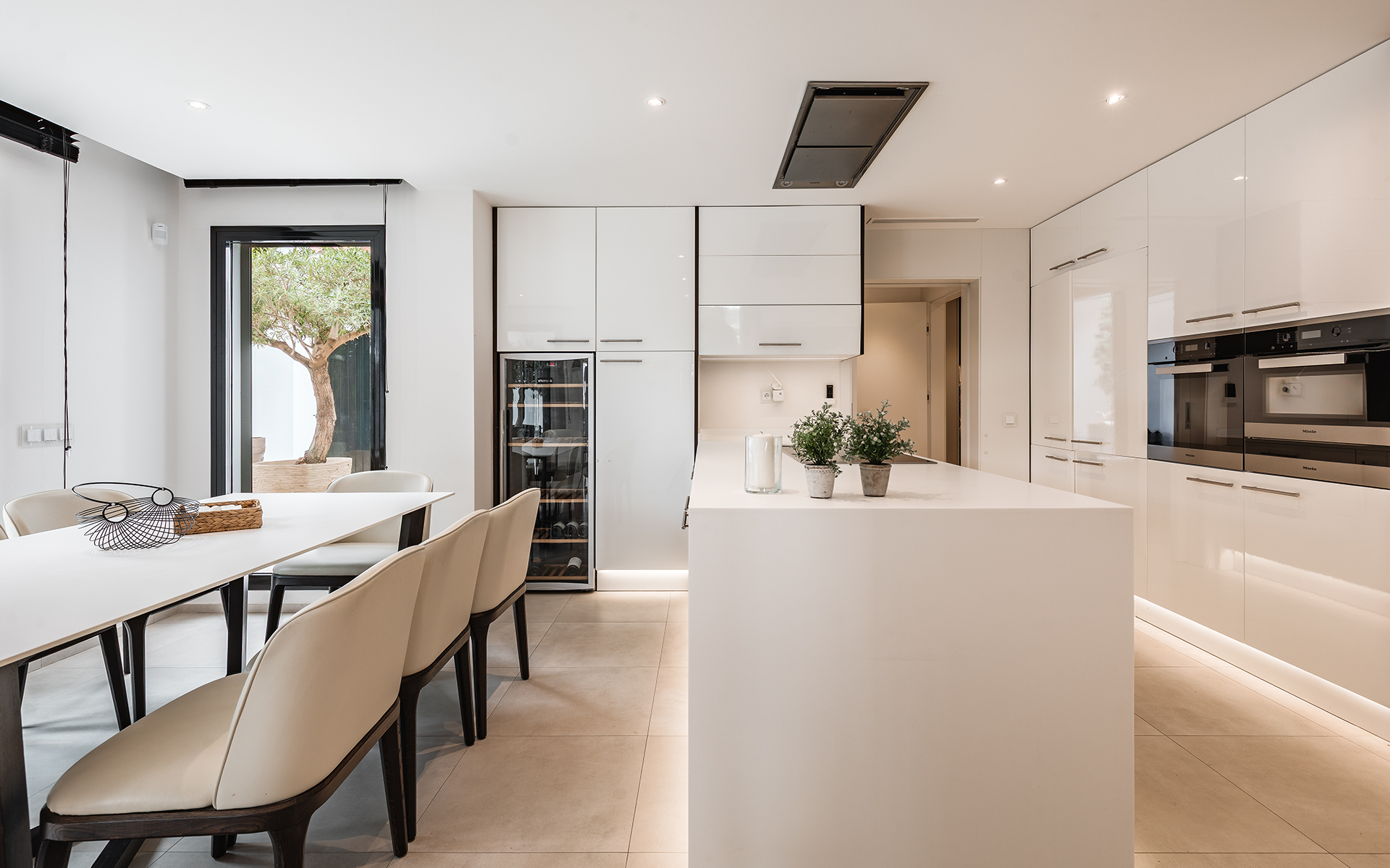 ELEGANTE VILLA TOTALMENTE REFORMADA CON CASA DE INVITADOS Y VISTAS PANORÁMICAS EN EL MADROÑAL - MALAGA — imagen 18