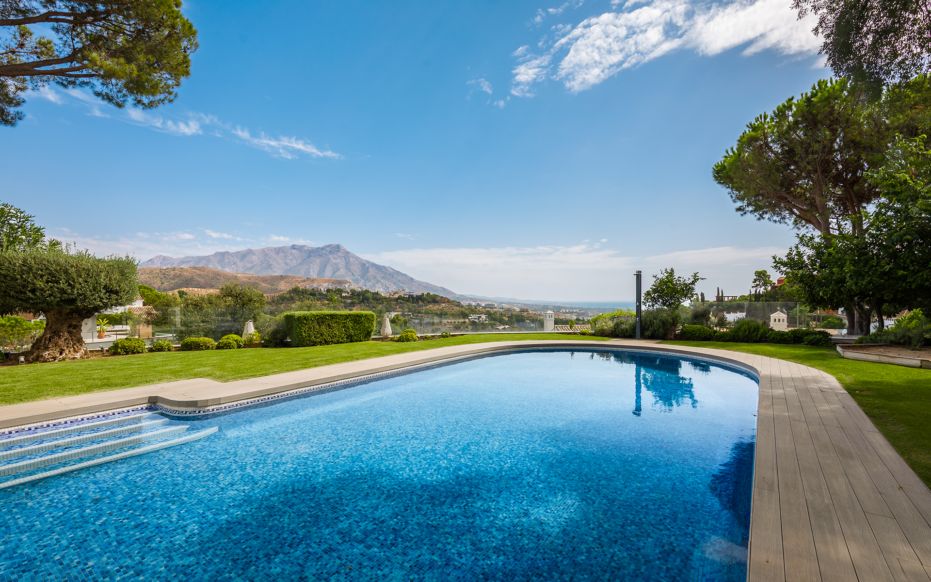 ELEGANTE VILLA TOTALMENTE REFORMADA CON CASA DE INVITADOS Y VISTAS PANORÁMICAS EN EL MADROÑAL - MALAGA — imagen 28