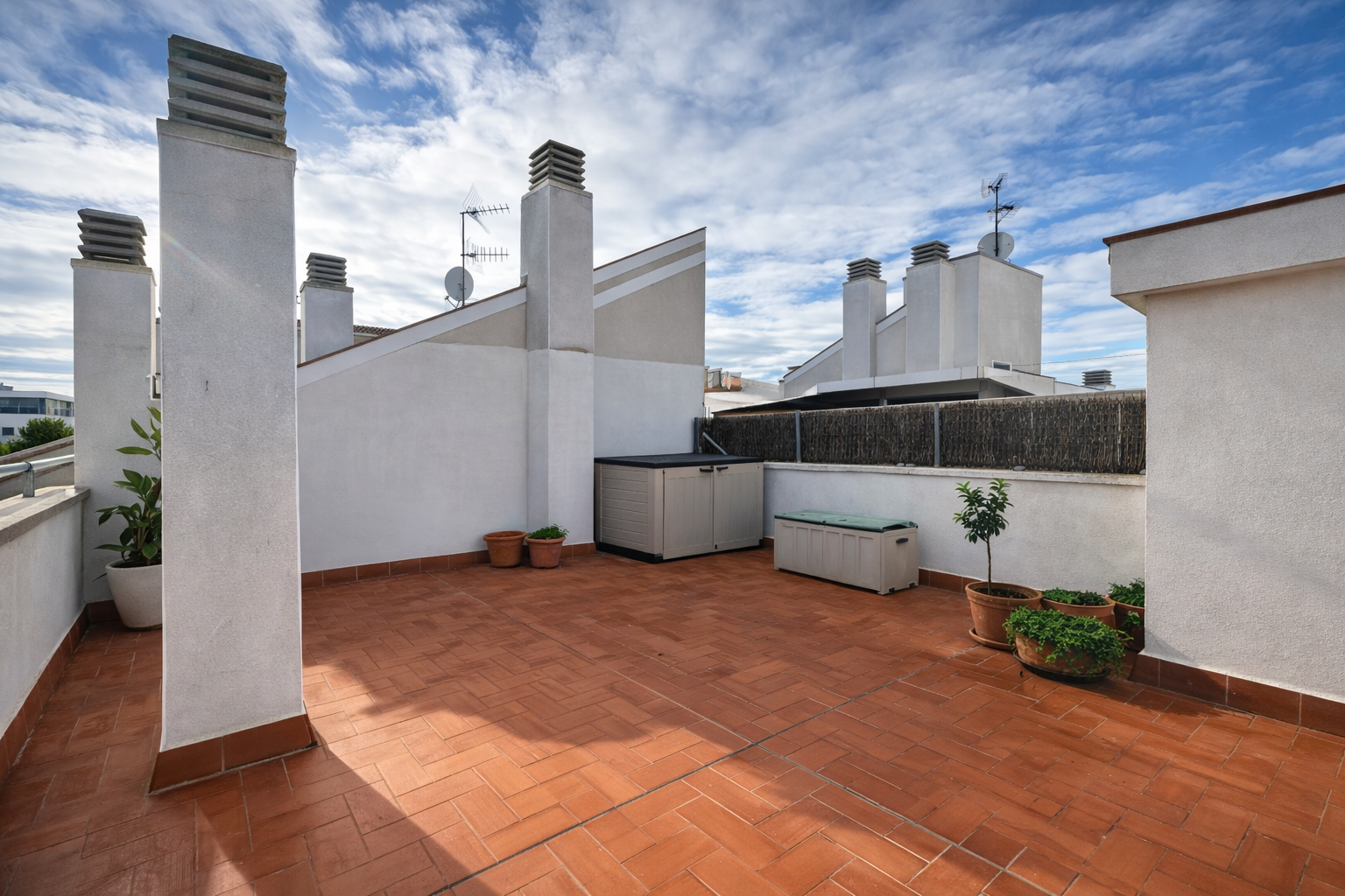 ATICO DUPLEX DE LUJO CON TERRAZA PRIVADA EN SITGES — imagen 15