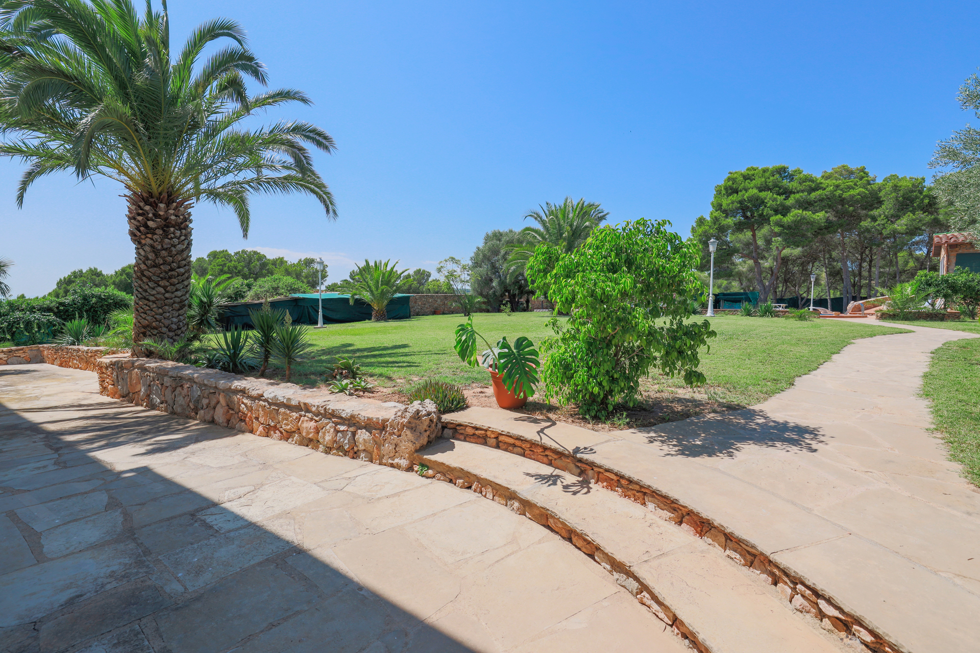 Villa Exclusiva con Vistas Panorámicas en Tarragona — imagen 9