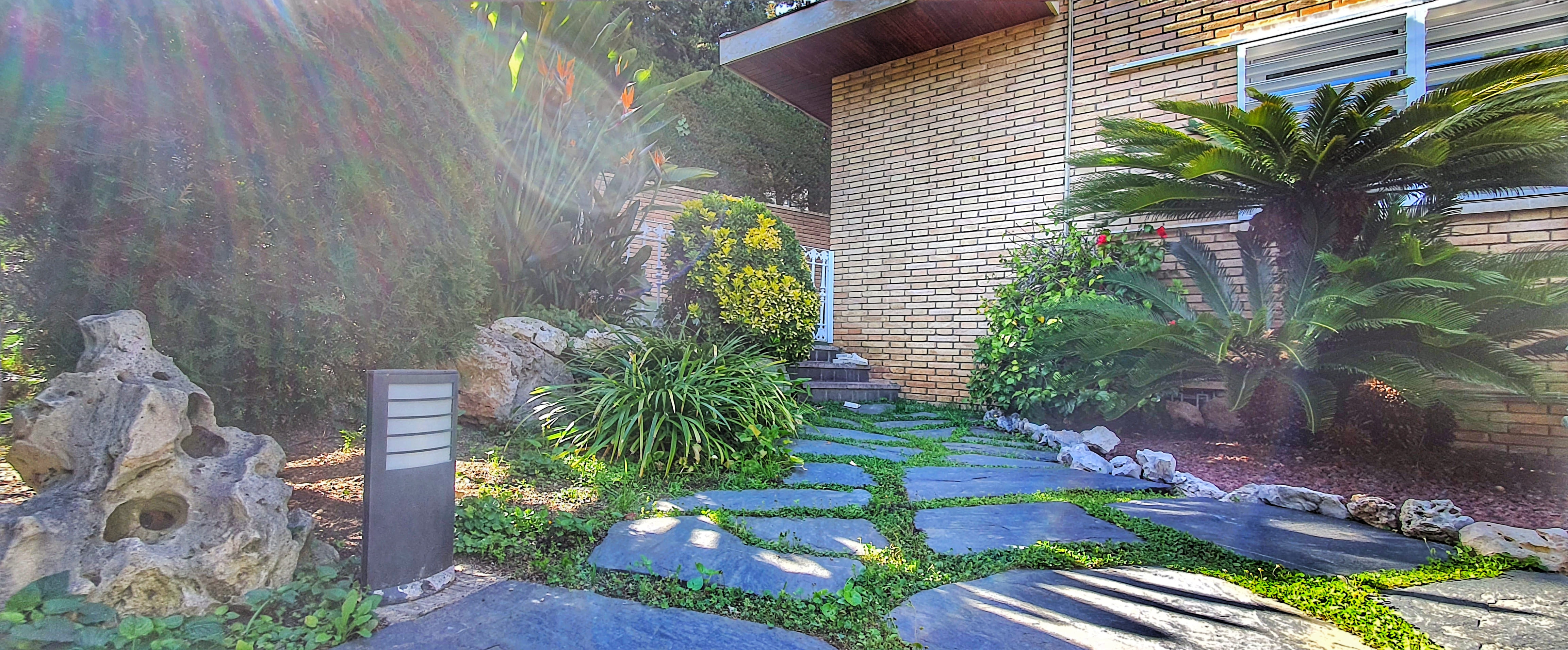 Exclusiva Villa de Estilo Inglés con Piscina Privada y Vistas al Mar - Barcelona — imagen 2