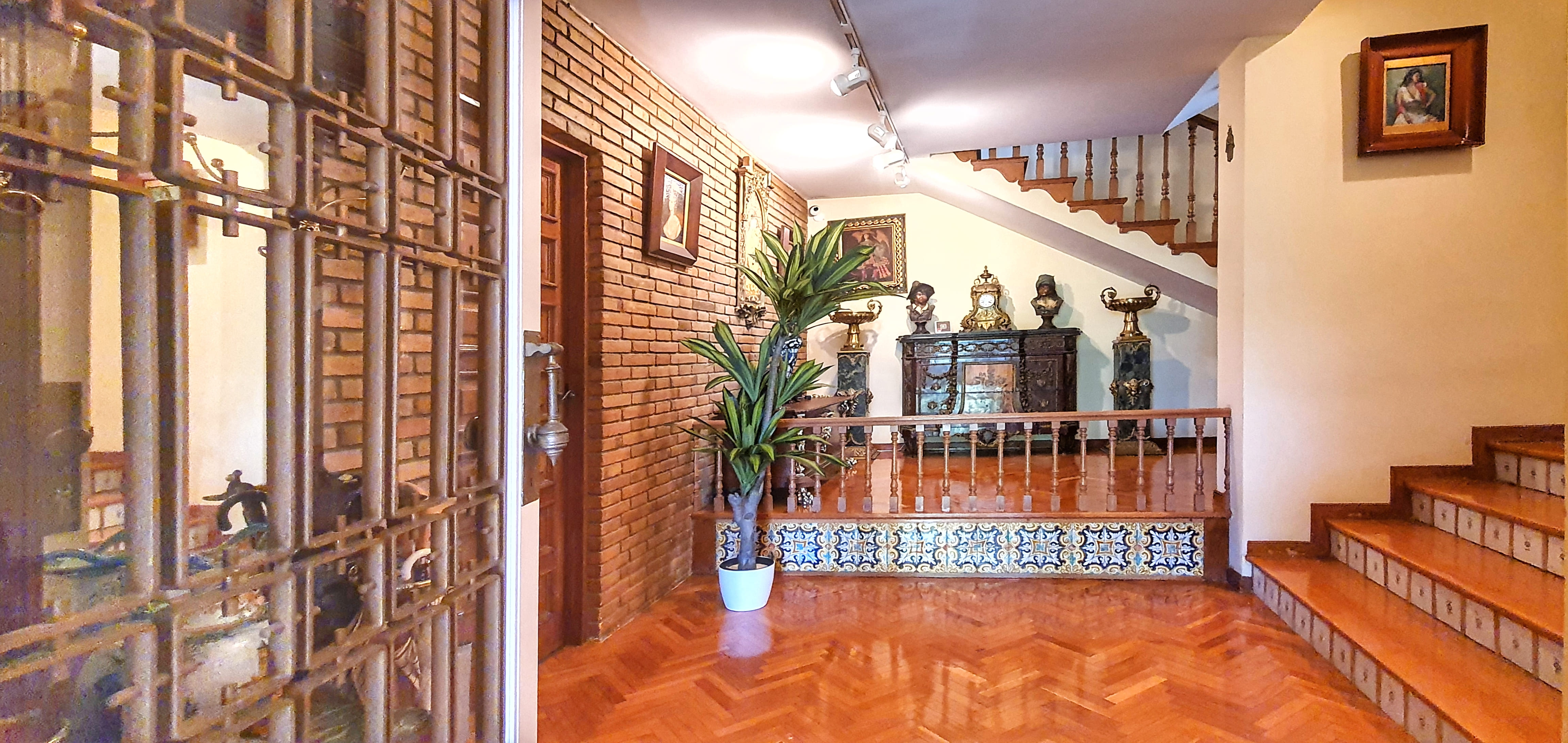Exclusiva Villa de Estilo Inglés con Piscina Privada y Vistas al Mar - Barcelona — imagen 4