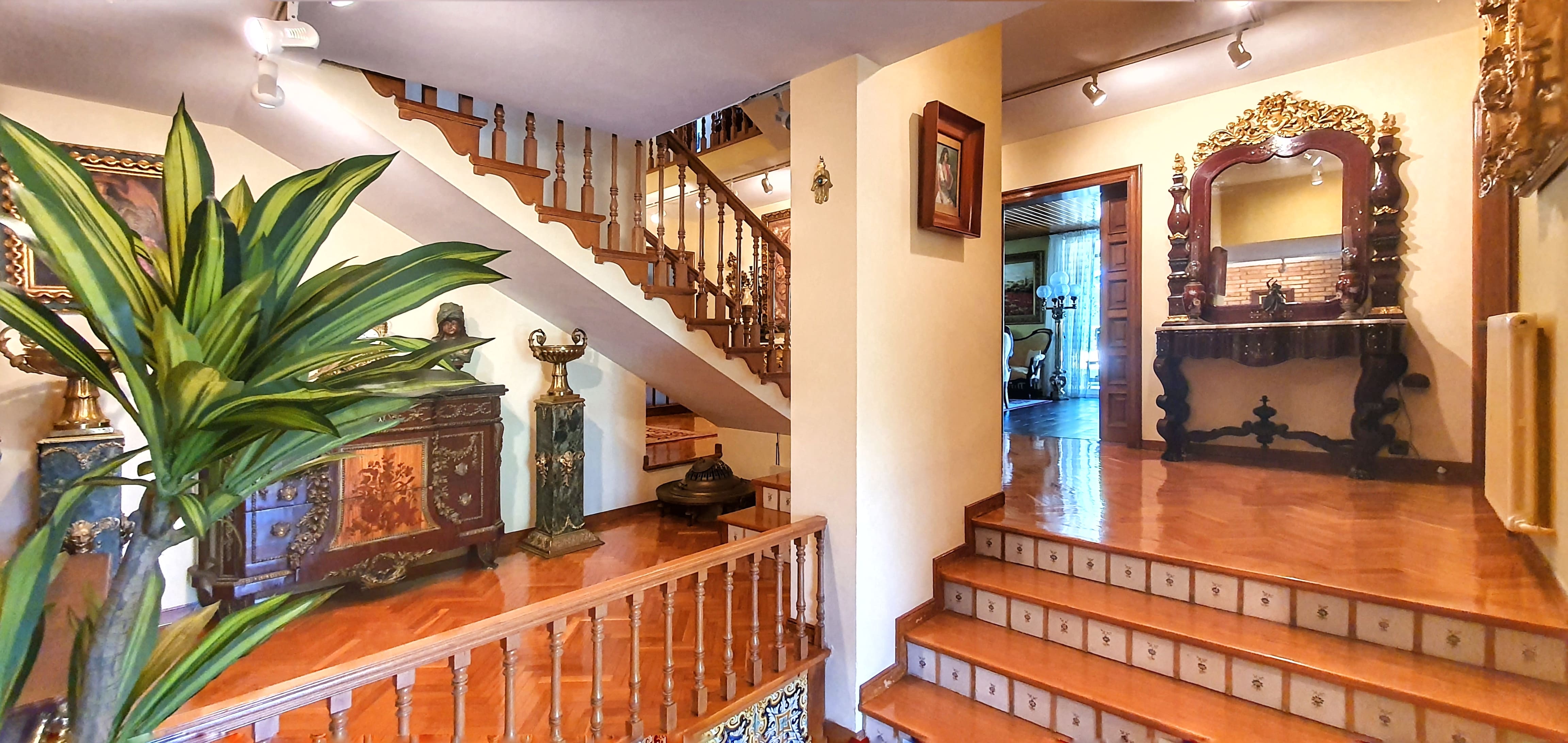Exclusiva Villa de Estilo Inglés con Piscina Privada y Vistas al Mar - Barcelona — imagen 5