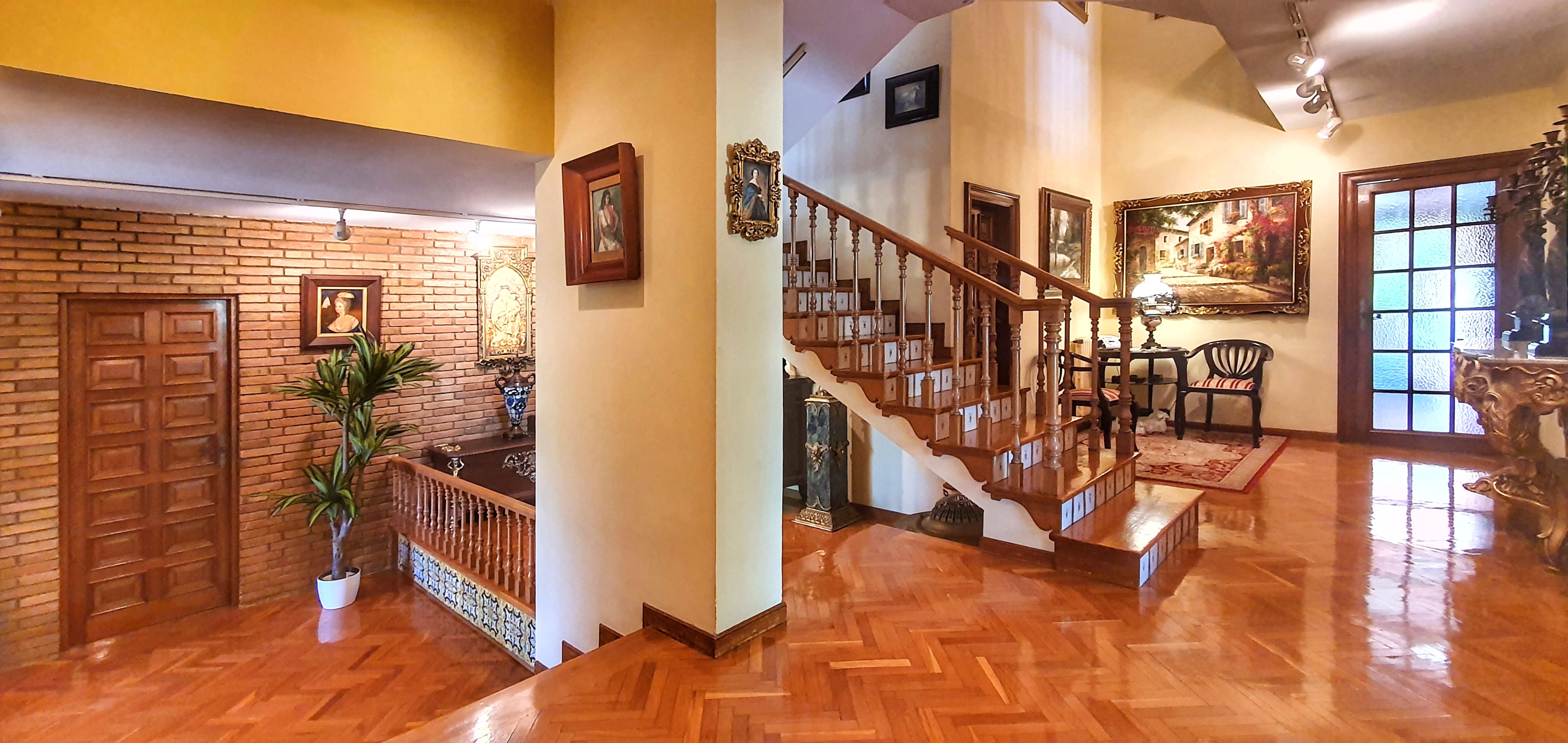 Exclusiva Villa de Estilo Inglés con Piscina Privada y Vistas al Mar - Barcelona — imagen 6