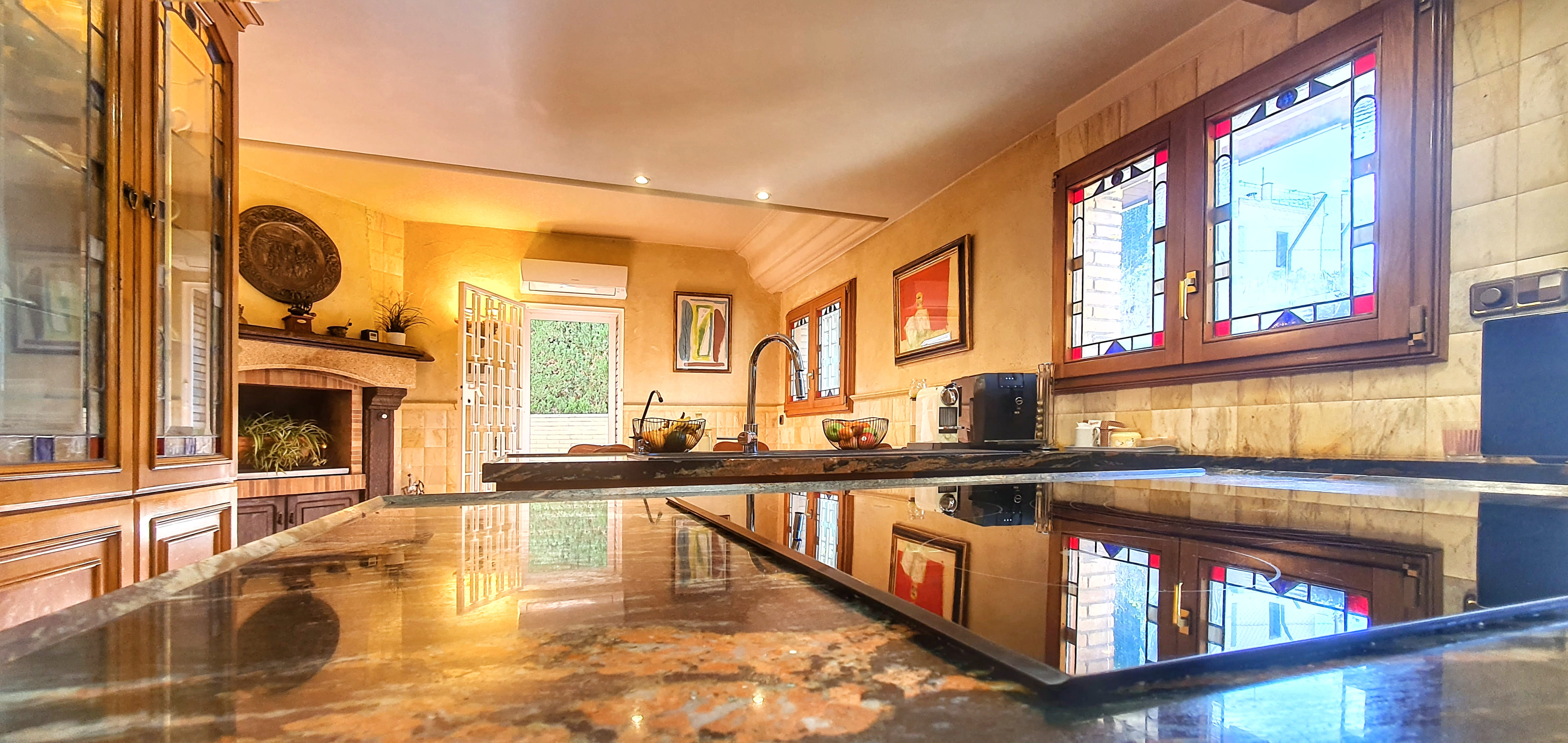Exclusiva Villa de Estilo Inglés con Piscina Privada y Vistas al Mar - Barcelona — imagen 16