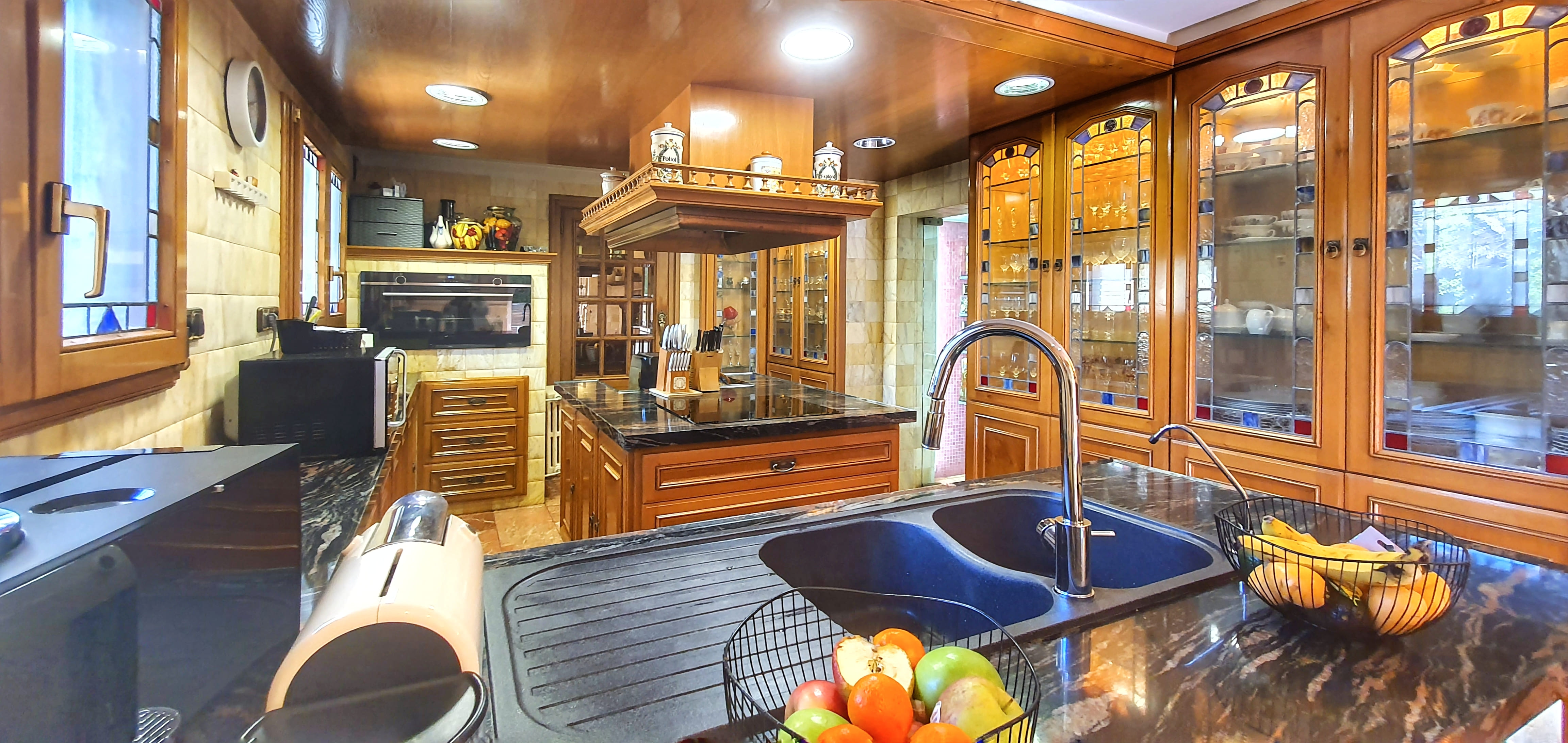 Exclusiva Villa de Estilo Inglés con Piscina Privada y Vistas al Mar - Barcelona — imagen 19