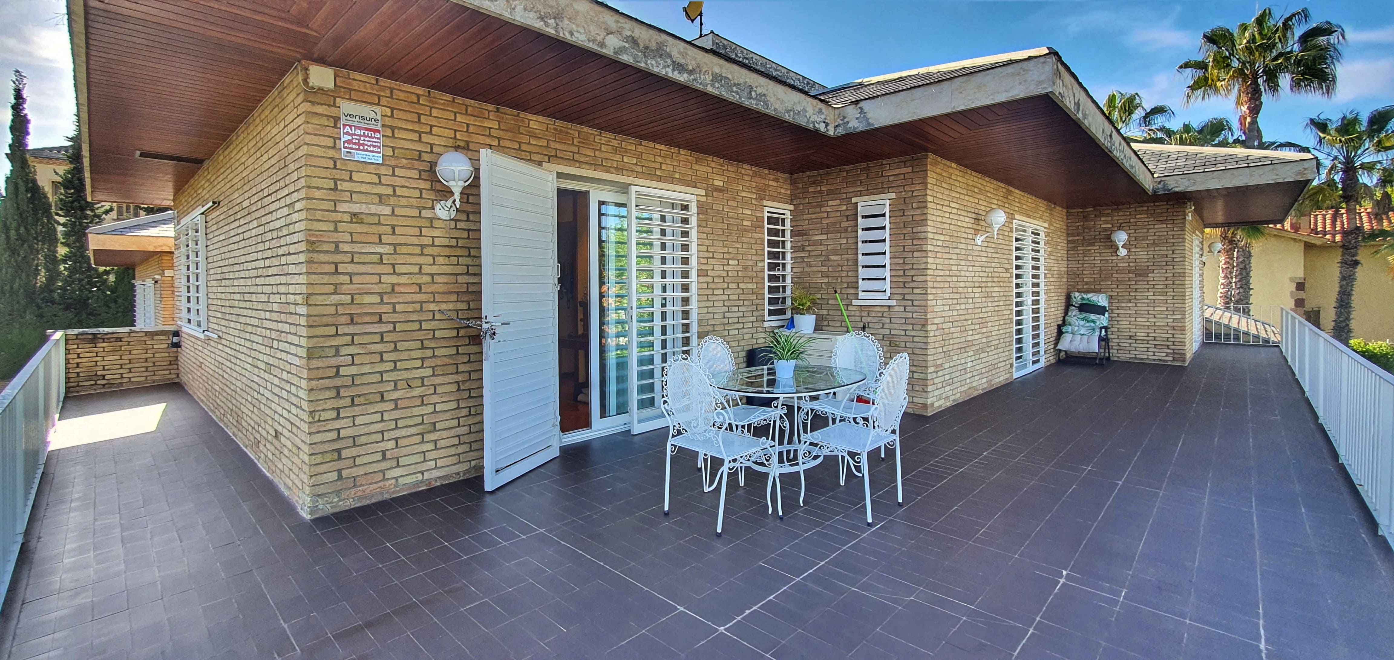Exclusiva Villa de Estilo Inglés con Piscina Privada y Vistas al Mar - Barcelona — imagen 37