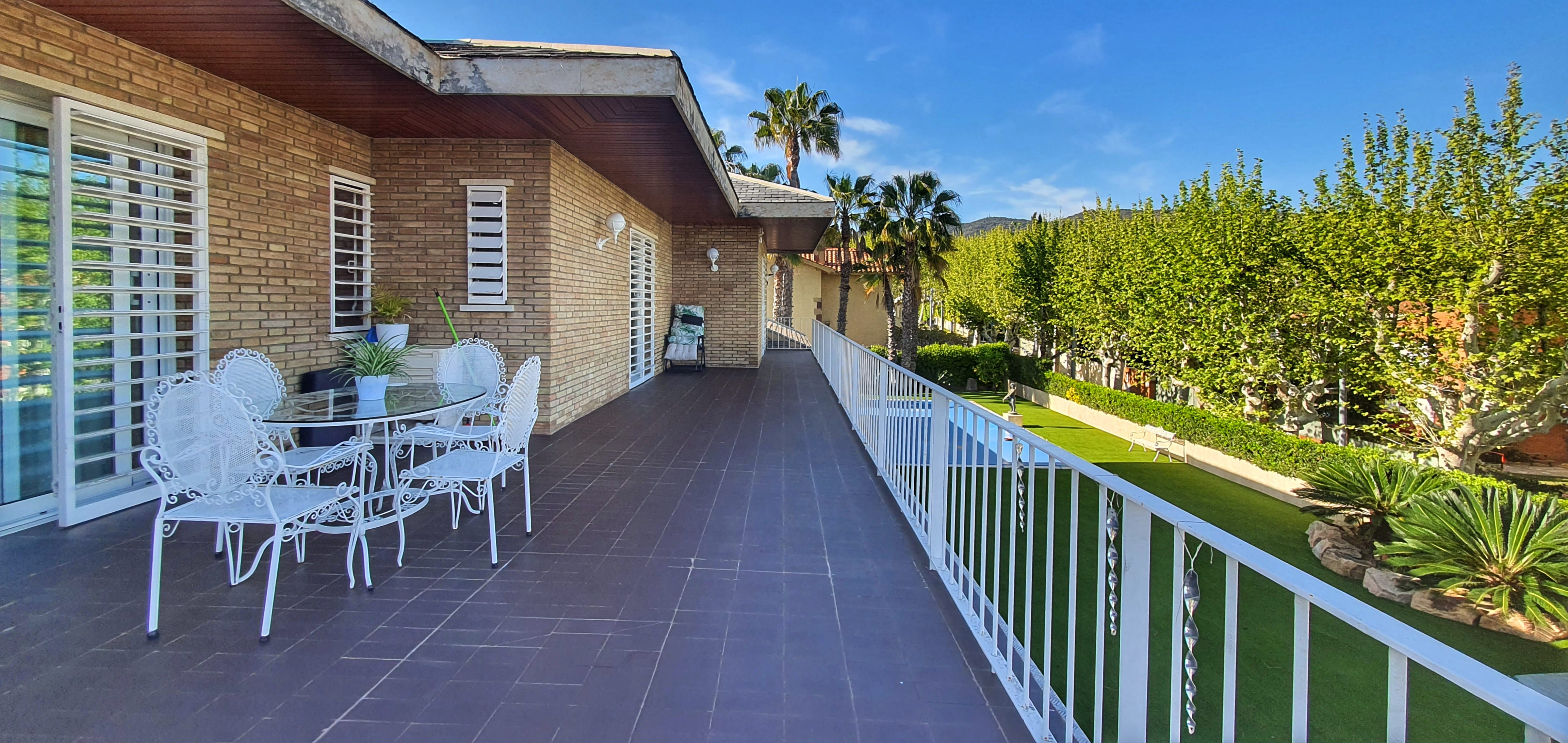 Exclusiva Villa de Estilo Inglés con Piscina Privada y Vistas al Mar - Barcelona — imagen 38