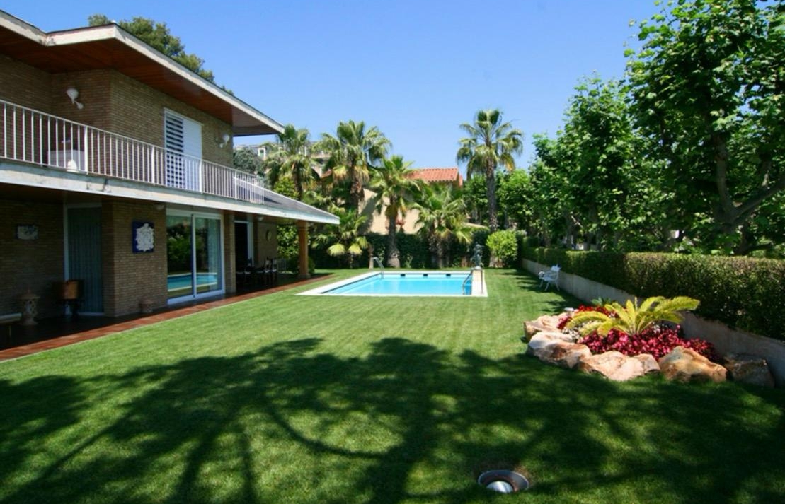 Exclusiva Villa de Estilo Inglés con Piscina Privada y Vistas al Mar - Barcelona — imagen 50