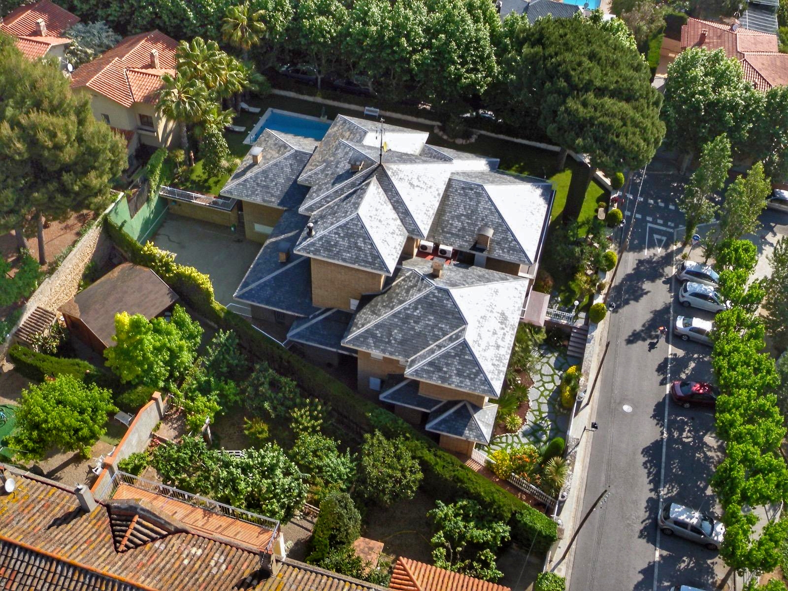 Exclusiva Villa de Estilo Inglés con Piscina Privada y Vistas al Mar - Barcelona — imagen 54