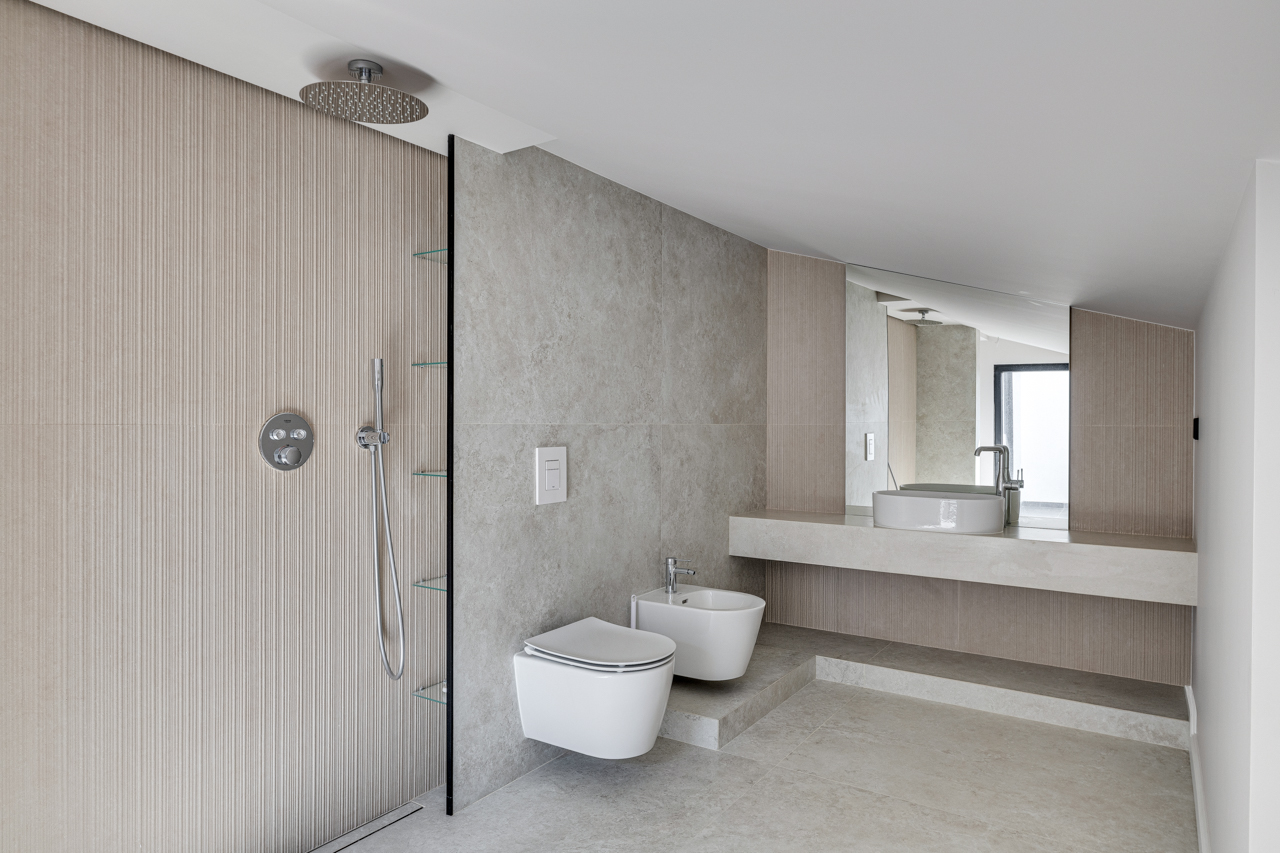 Villa de Vanguardia en Sant Just Desvern: Tecnología, Privacidad y Diseño — imagen 10