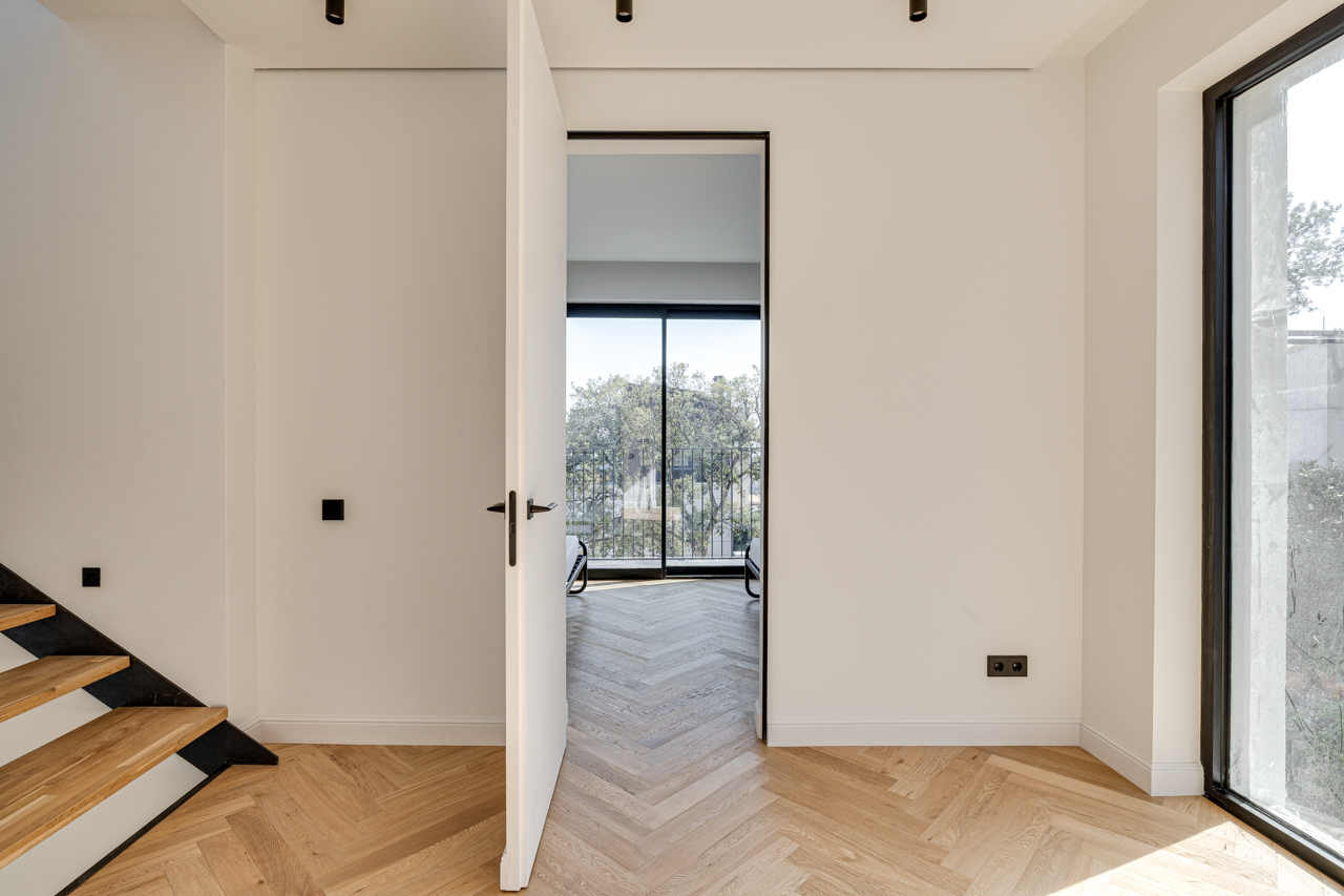Villa de Vanguardia en Sant Just Desvern: Tecnología, Privacidad y Diseño — imagen 17