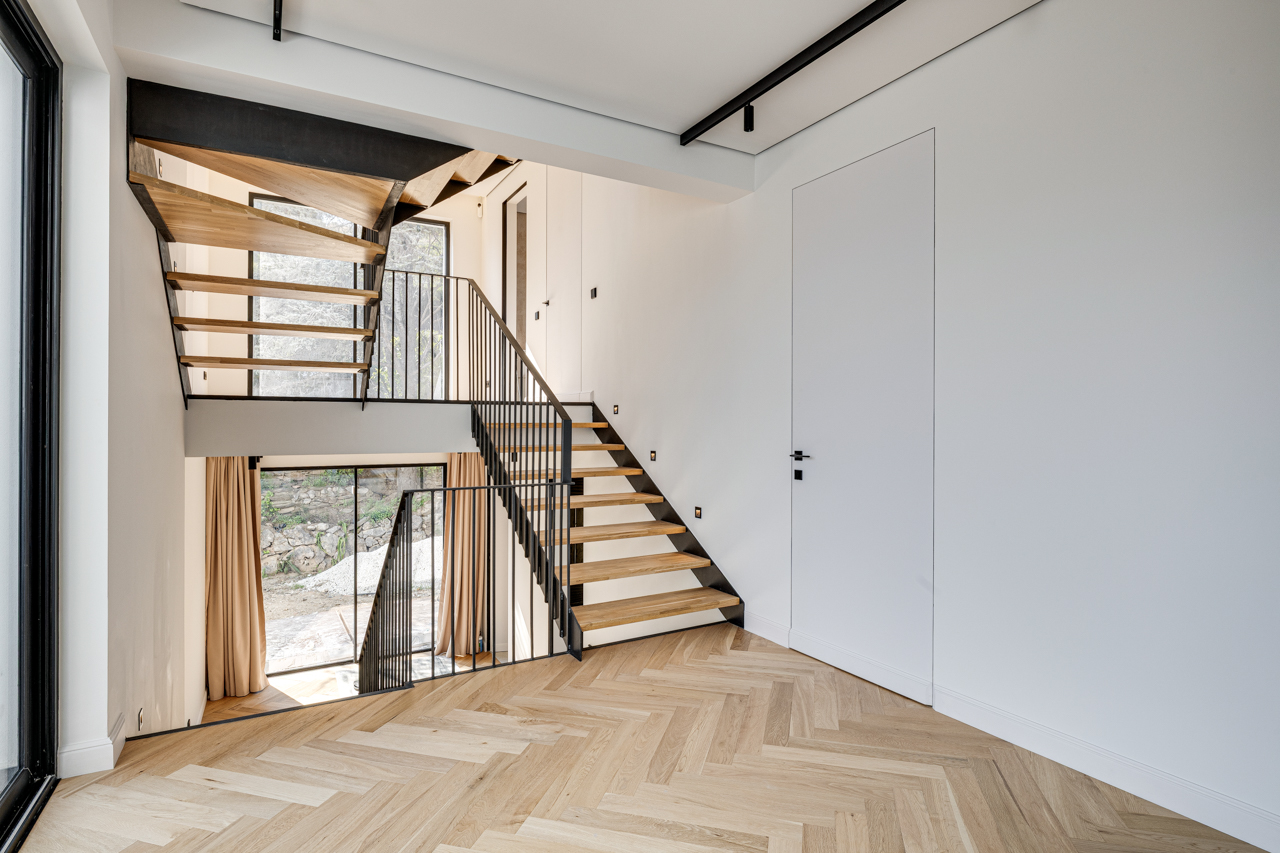 Villa de Vanguardia en Sant Just Desvern: Tecnología, Privacidad y Diseño — imagen 20