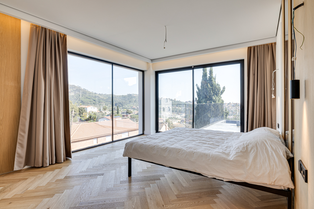 Villa de Vanguardia en Sant Just Desvern: Tecnología, Privacidad y Diseño — imagen 21