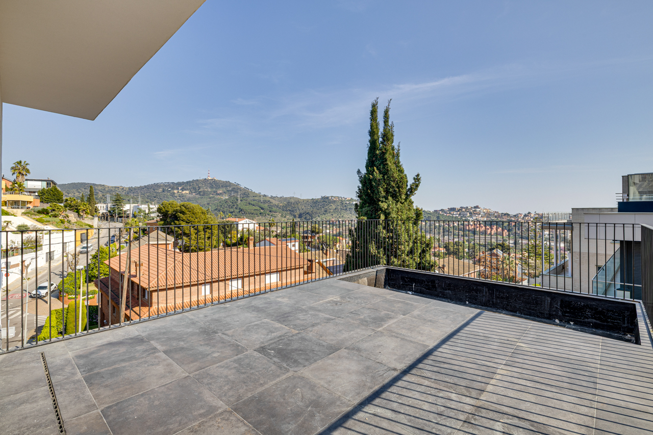 Villa de Vanguardia en Sant Just Desvern: Tecnología, Privacidad y Diseño — imagen 38