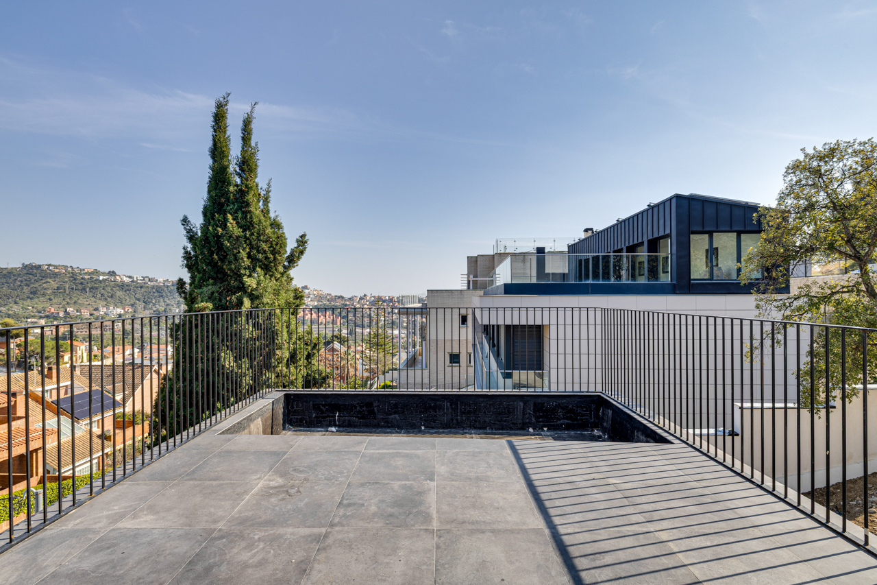 Villa de Vanguardia en Sant Just Desvern: Tecnología, Privacidad y Diseño — imagen 39