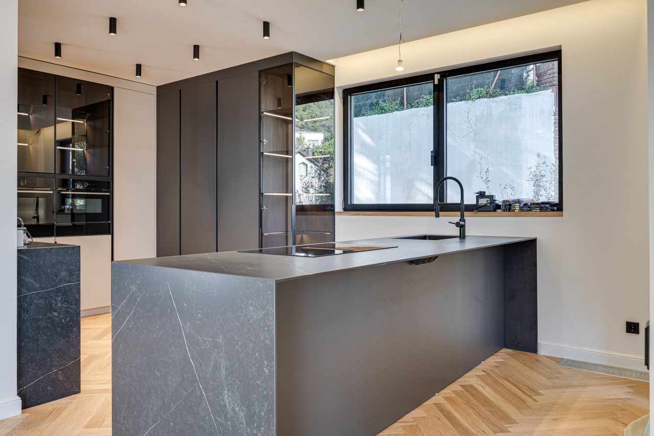 Villa de Vanguardia en Sant Just Desvern: Tecnología, Privacidad y Diseño — imagen 47