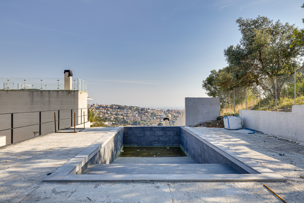 Villa de Vanguardia en Sant Just Desvern: Tecnología, Privacidad y Diseño — imagen 53