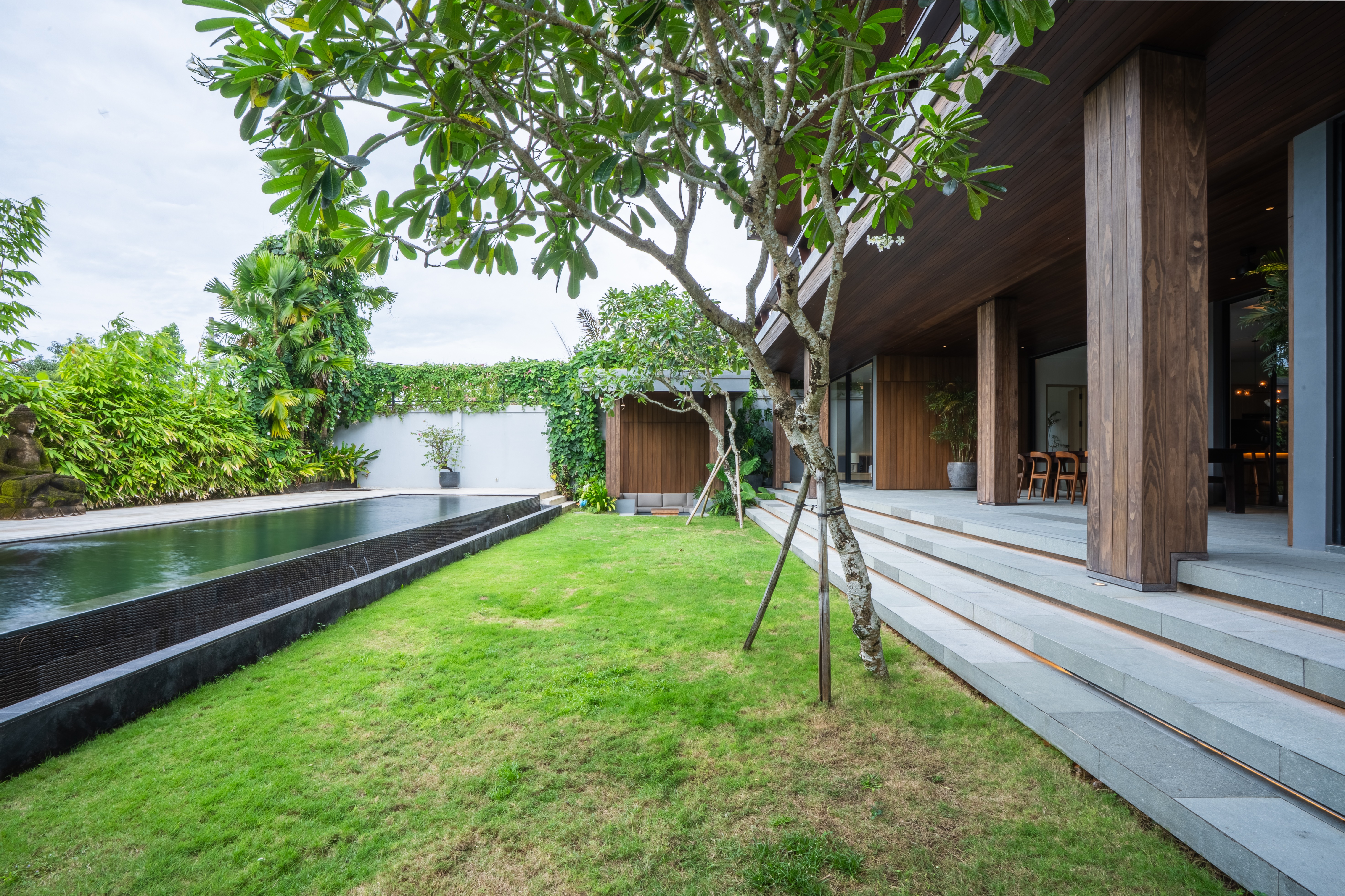 FINCA MODERNA DE LUJO EN TUMBAKAYUH — imagen 8