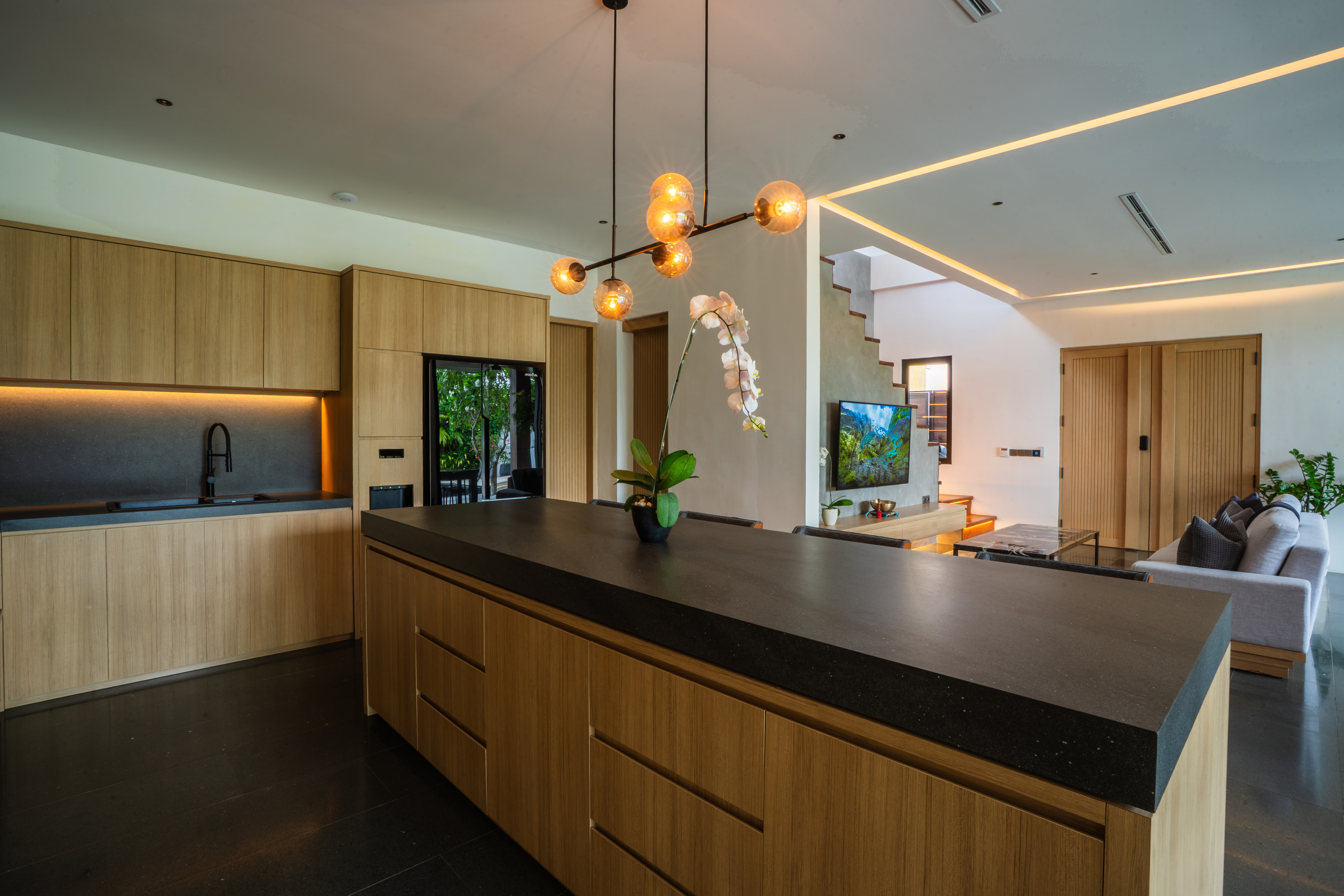 FINCA MODERNA DE LUJO EN TUMBAKAYUH — imagen 14