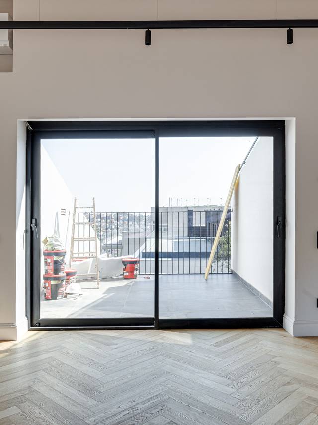 Villa de Vanguardia en Sant Just Desvern: Tecnología, Privacidad y Diseño