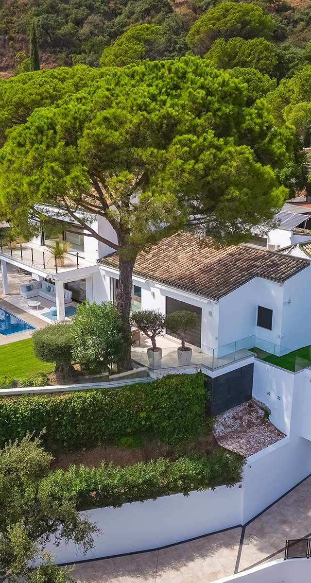 ELEGANTE VILLA TOTALMENTE REFORMADA CON CASA DE INVITADOS Y VISTAS PANORÁMICAS EN EL MADROÑAL - MALAGA — imagen 2