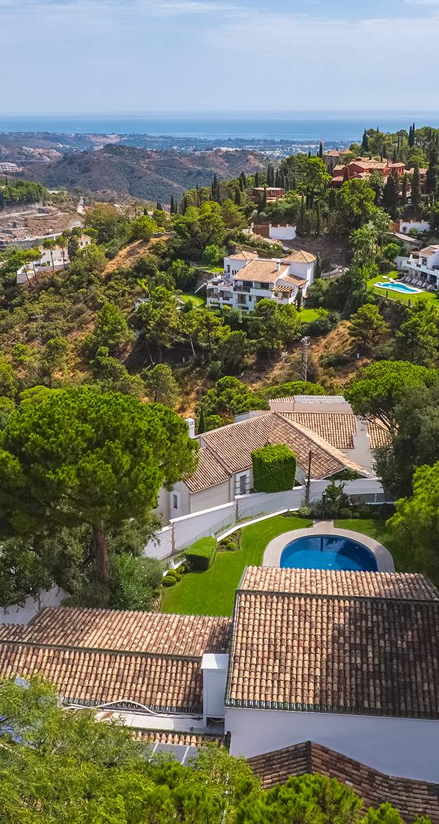 ELEGANTE VILLA TOTALMENTE REFORMADA CON CASA DE INVITADOS Y VISTAS PANORÁMICAS EN EL MADROÑAL - MALAGA — imagen 3