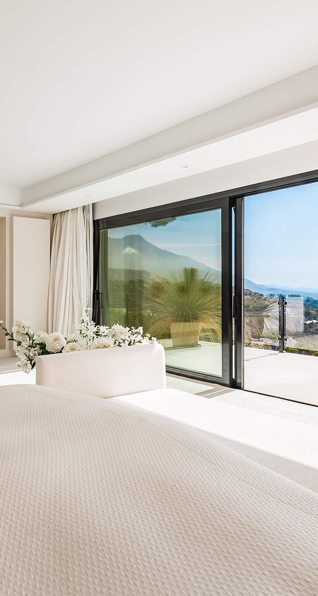 ELEGANTE VILLA TOTALMENTE REFORMADA CON CASA DE INVITADOS Y VISTAS PANORÁMICAS EN EL MADROÑAL - MALAGA — imagen 4