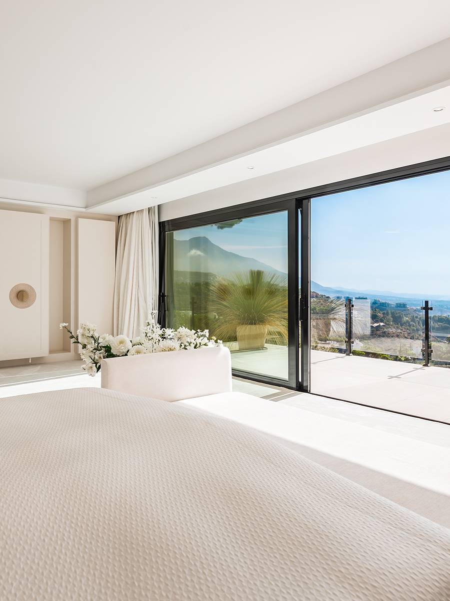 ELEGANTE VILLA TOTALMENTE REFORMADA CON CASA DE INVITADOS Y VISTAS PANORÁMICAS EN EL MADROÑAL - MALAGA — imagen 4