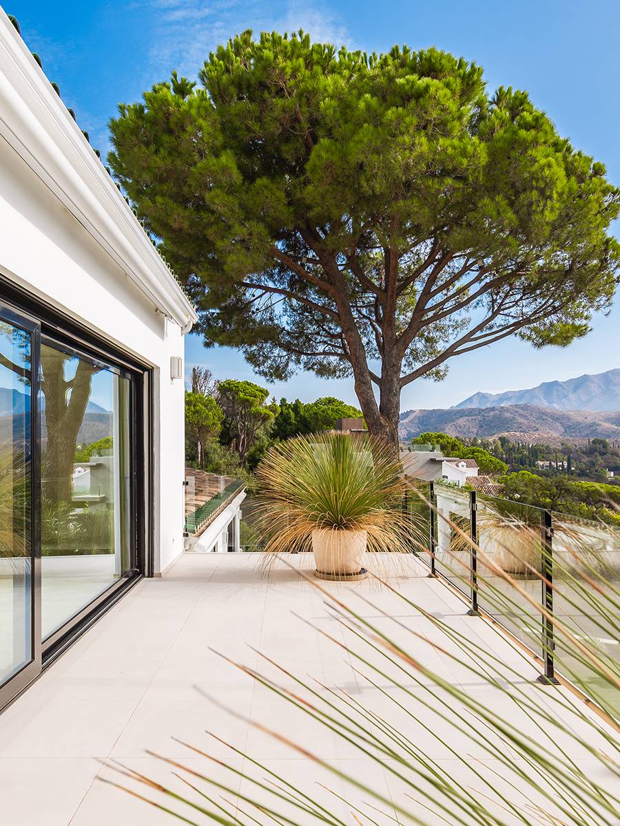 ELEGANTE VILLA TOTALMENTE REFORMADA CON CASA DE INVITADOS Y VISTAS PANORÁMICAS EN EL MADROÑAL - MALAGA — imagen 9