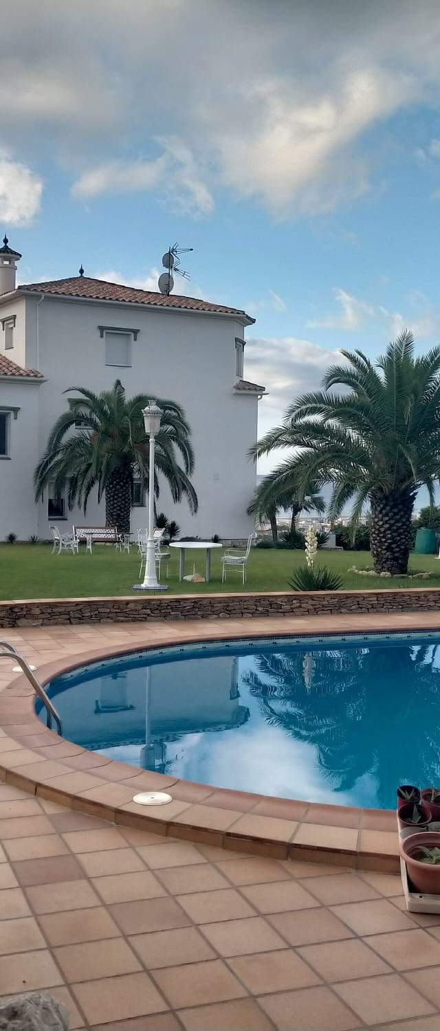 Villa Exclusiva con Vistas Panorámicas en Tarragona — imagen 2