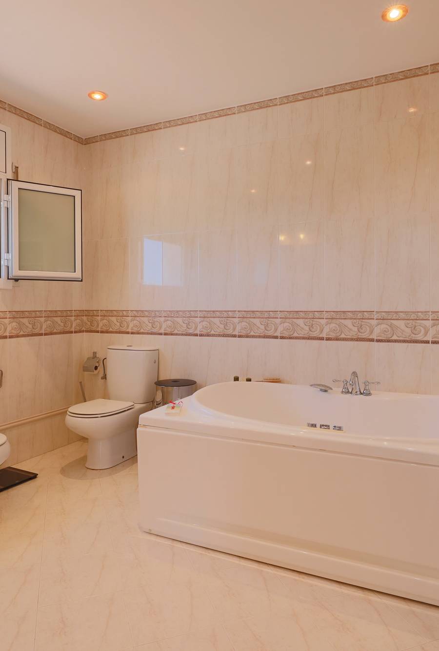Villa Exclusiva con Vistas Panorámicas en Tarragona — imagen 19