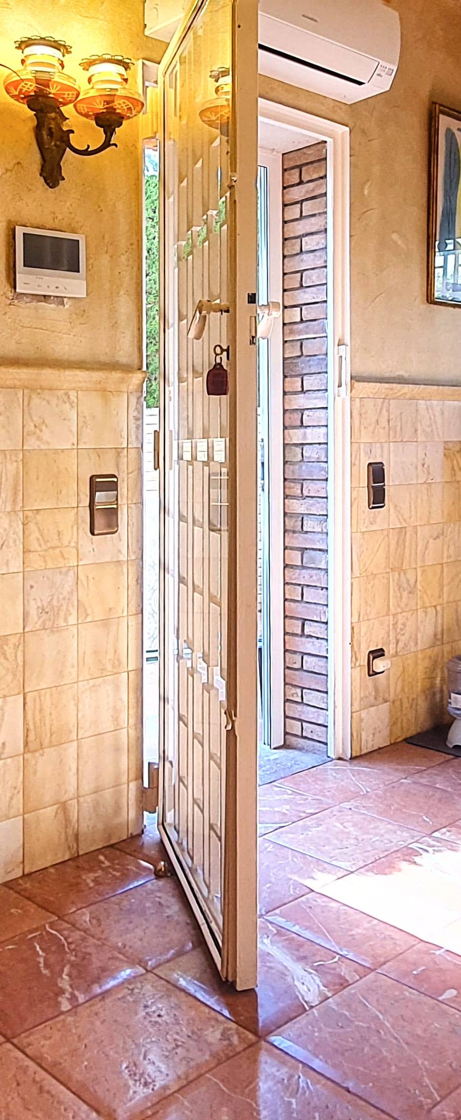 Exclusiva Villa de Estilo Inglés con Piscina Privada y Vistas al Mar - Barcelona — imagen 18