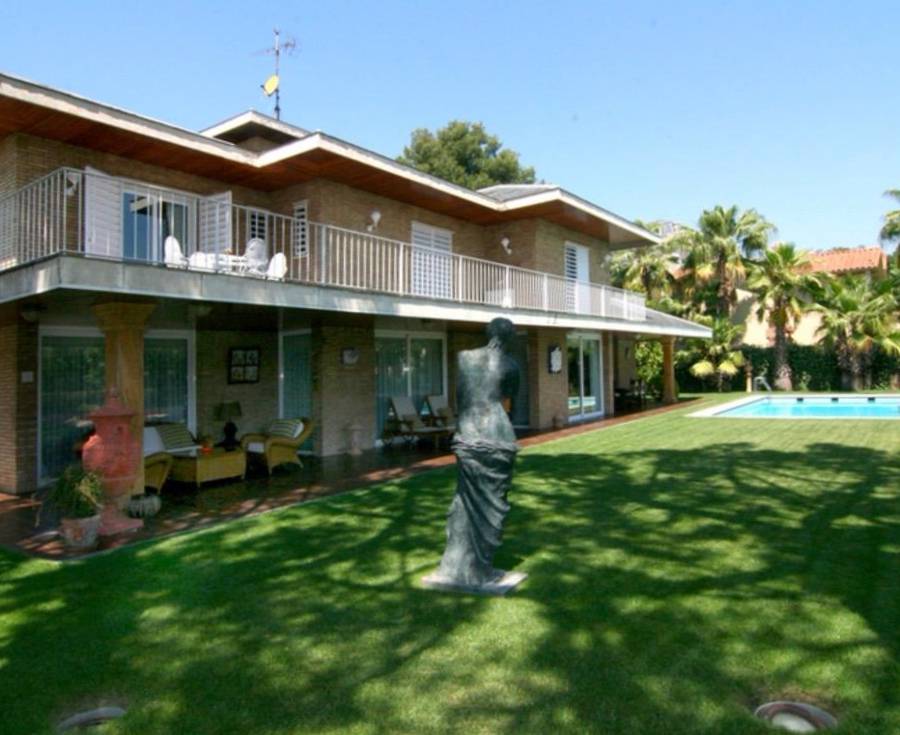Exclusiva Villa de Estilo Inglés con Piscina Privada y Vistas al Mar - Barcelona — imagen 51