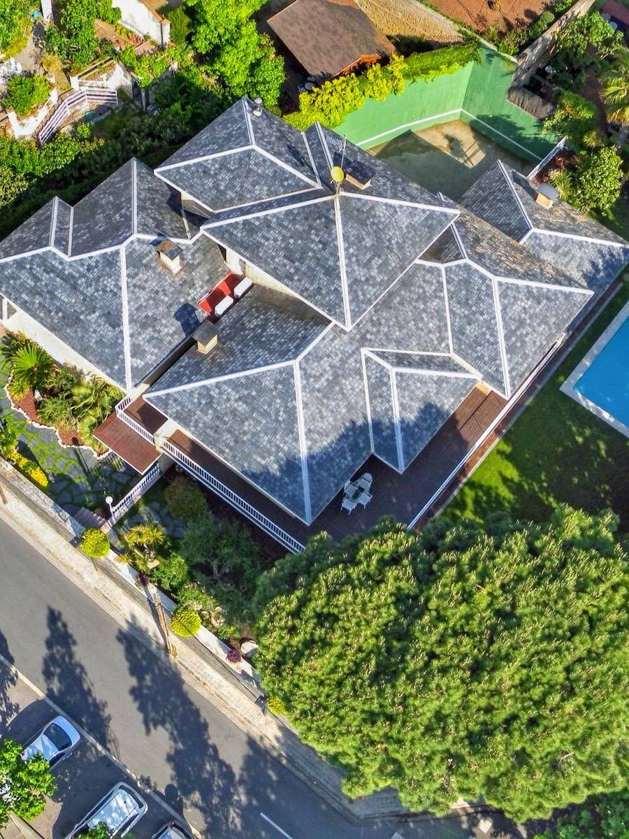 Exclusiva Villa de Estilo Inglés con Piscina Privada y Vistas al Mar - Barcelona — imagen 52
