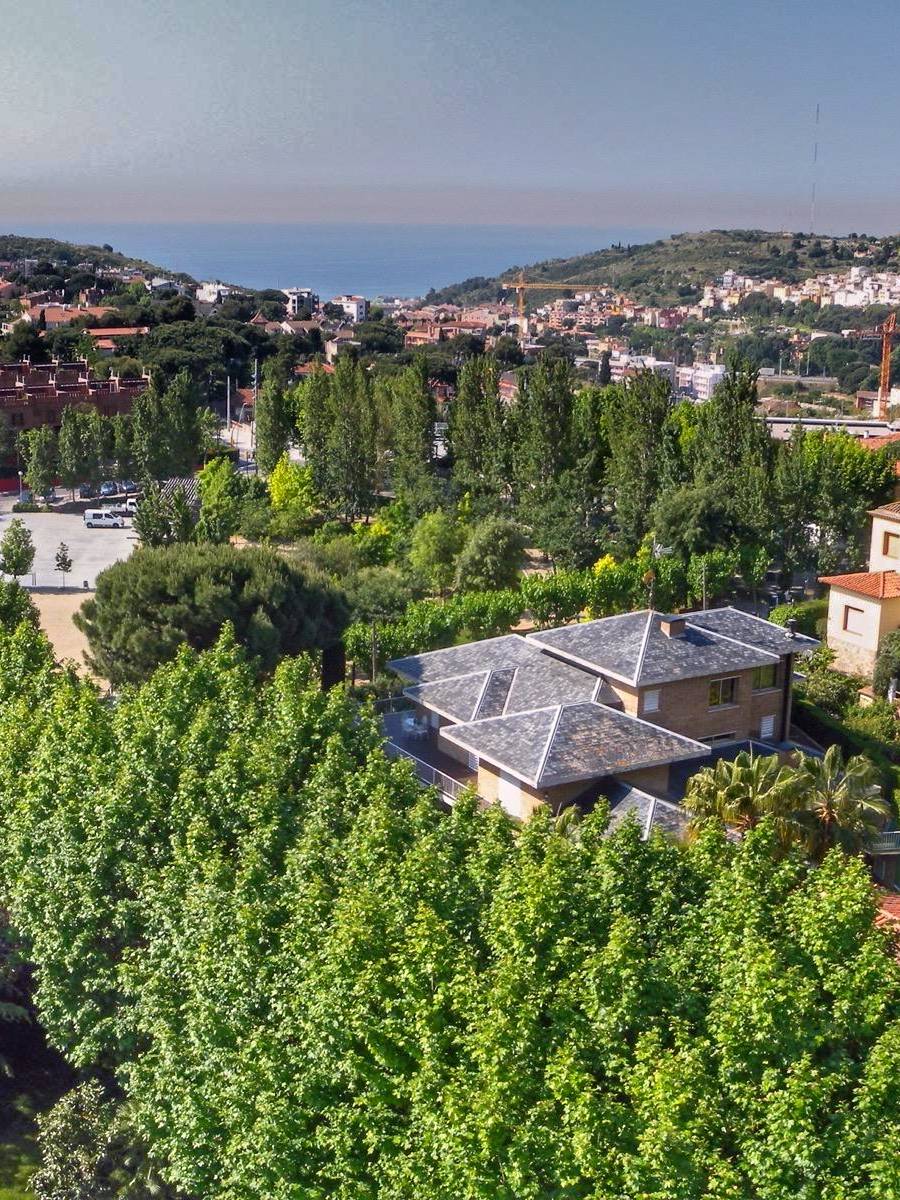 Exclusiva Villa de Estilo Inglés con Piscina Privada y Vistas al Mar - Barcelona — imagen 55