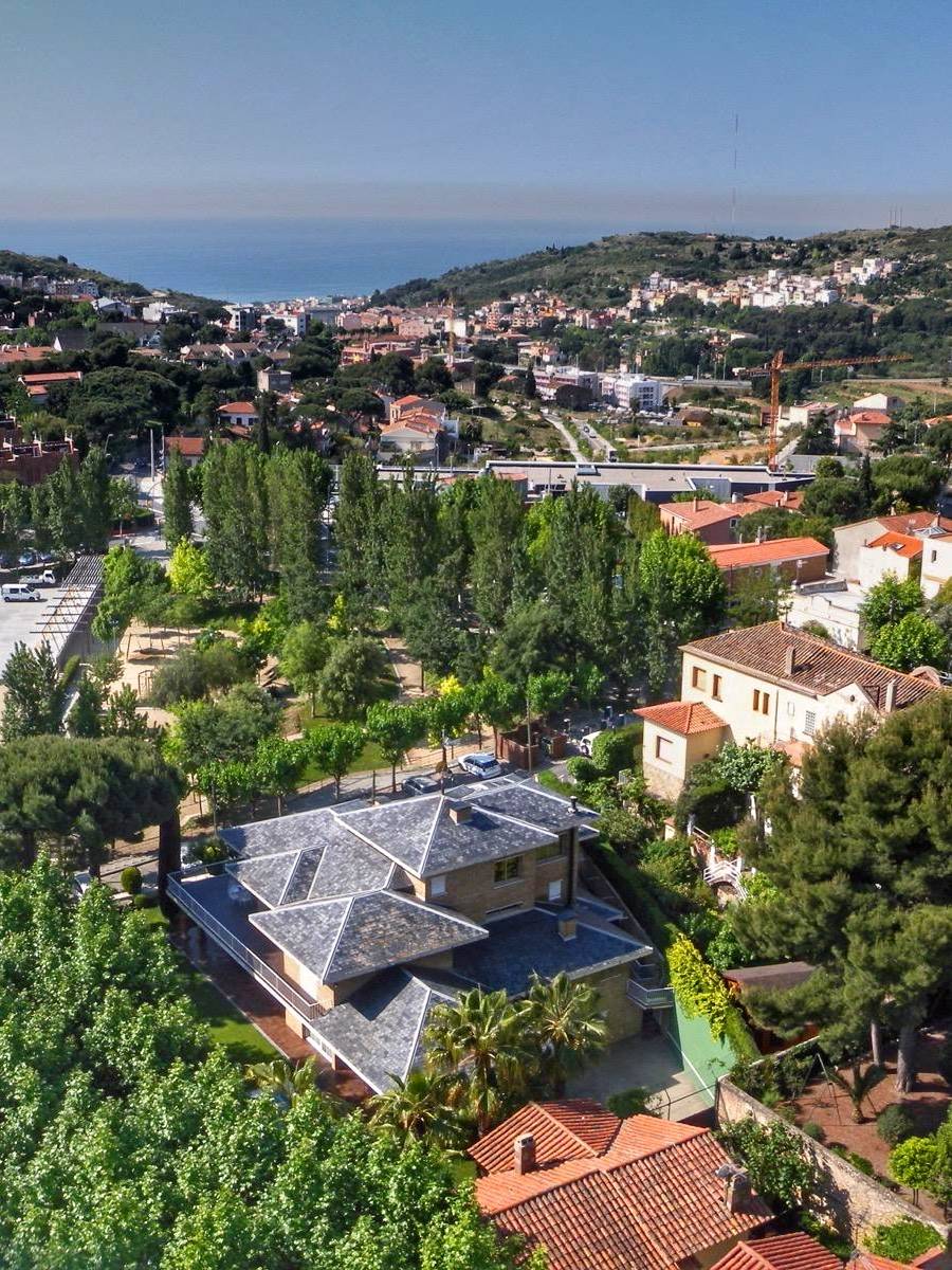 Exclusiva Villa de Estilo Inglés con Piscina Privada y Vistas al Mar - Barcelona — imagen 56