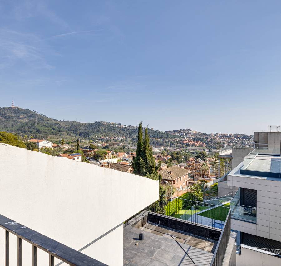 Villa de Vanguardia en Sant Just Desvern: Tecnología, Privacidad y Diseño — imagen 8