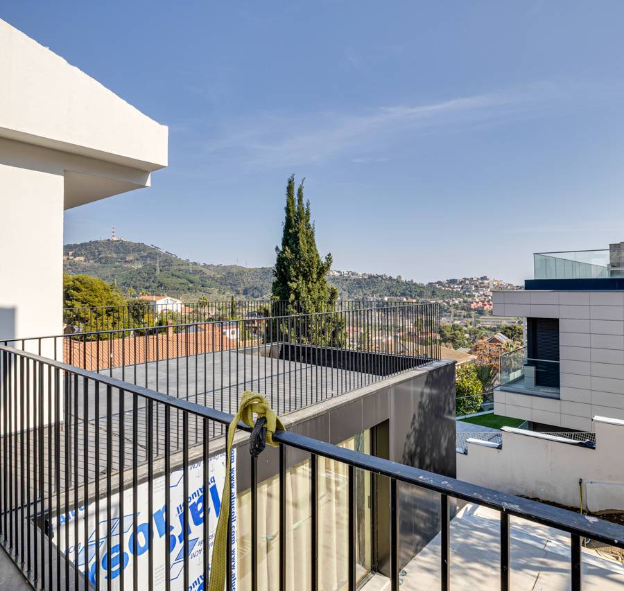 Villa de Vanguardia en Sant Just Desvern: Tecnología, Privacidad y Diseño — imagen 36