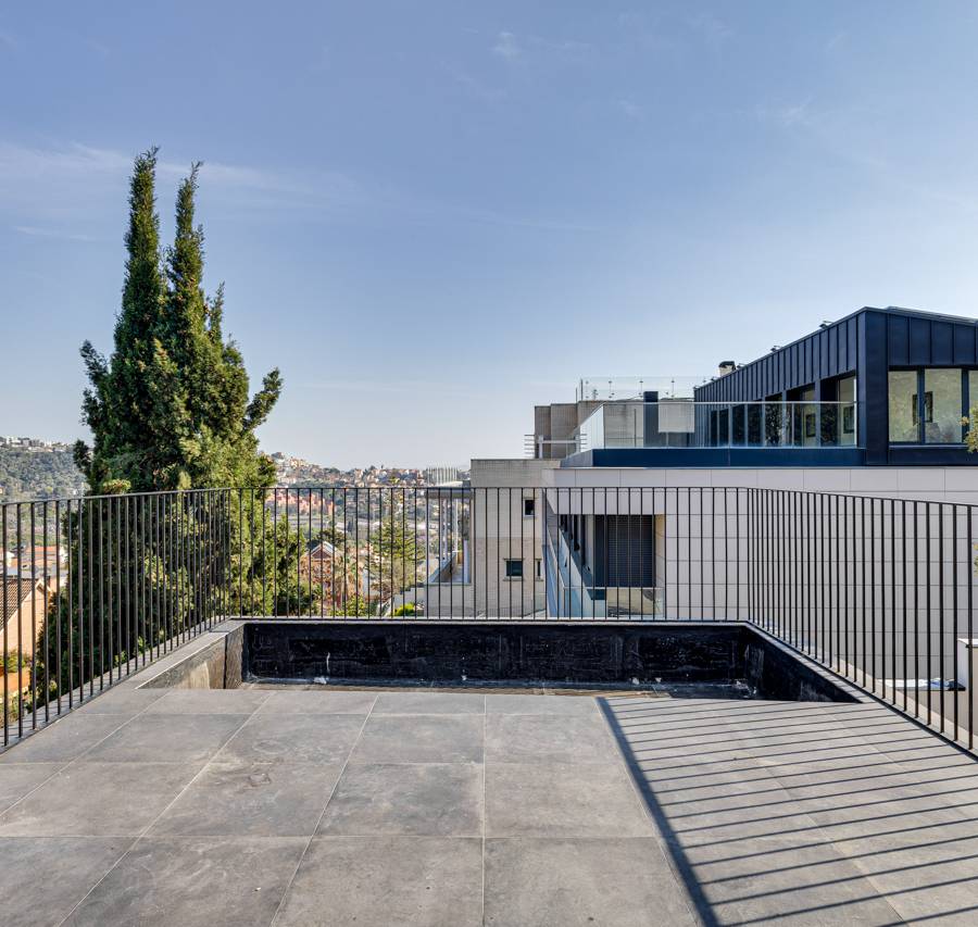 Villa de Vanguardia en Sant Just Desvern: Tecnología, Privacidad y Diseño — imagen 39
