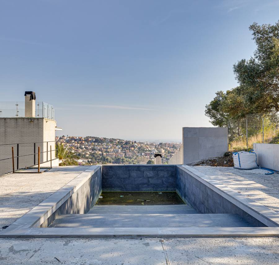 Villa de Vanguardia en Sant Just Desvern: Tecnología, Privacidad y Diseño — imagen 53